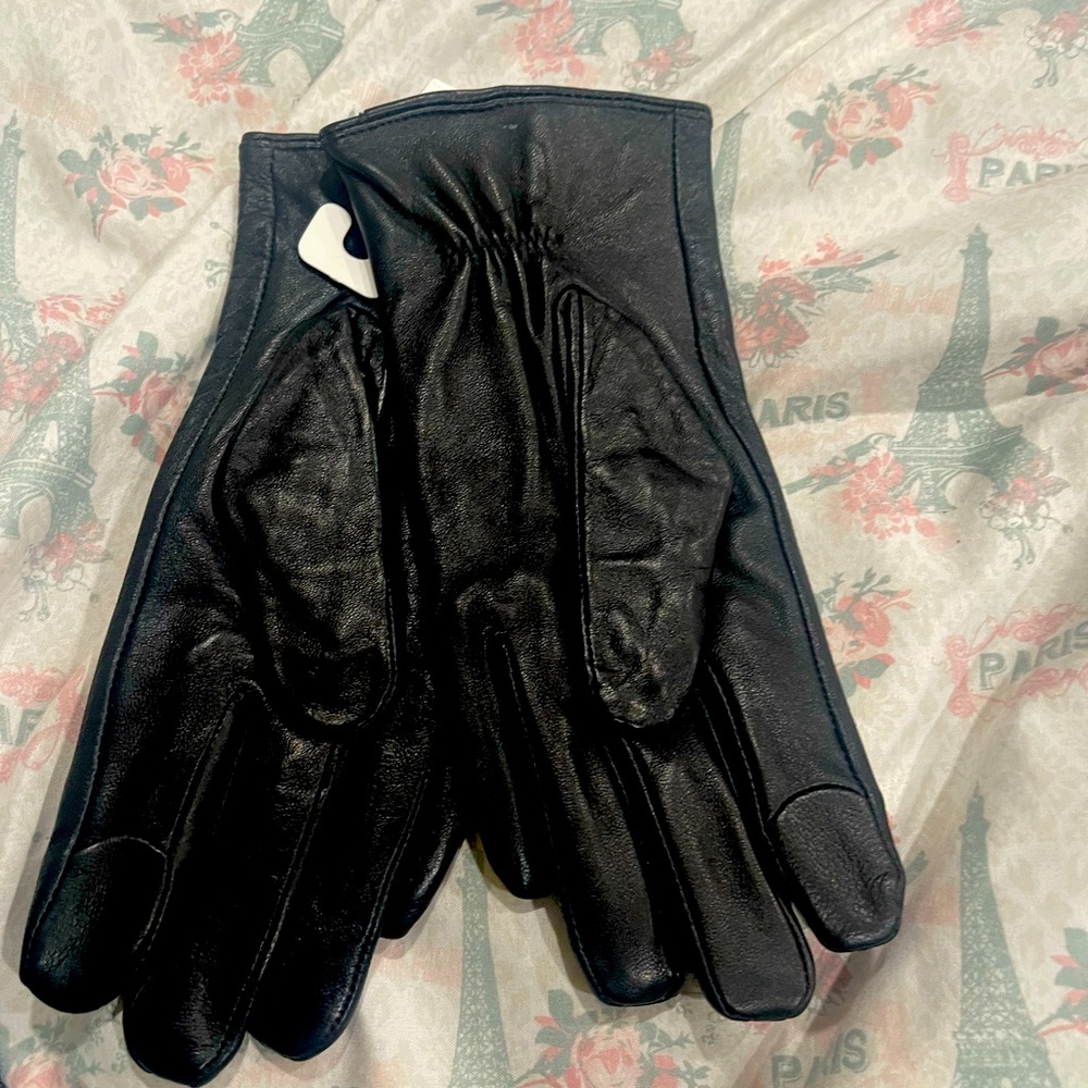 Michael Kors Women’s gloves.